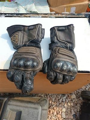 Triumph biking gloves
