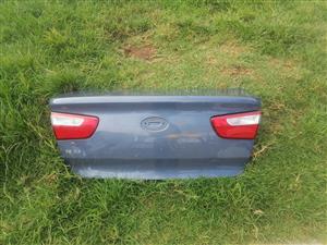 kia rio bootlid