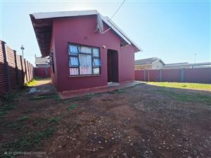 Charming 2-Bedroom Home in Dumisani Makhaye Village – Great Potential!