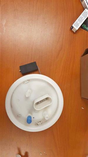 VW PILO GOOD SECOND HAND FUEL PUMP. FOR VARIOUS OTHER CARS TOO .