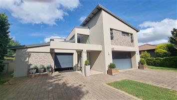 Modern 6-Bedroom Family Home – An Entertainer’s Dream