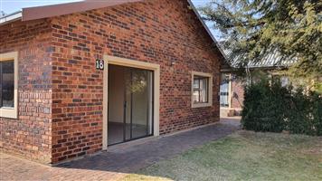 1bed townhouse rental Randview Jhb immed occupation