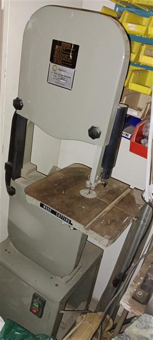 Elephant wood cutting band saw