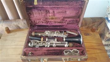Ambassador clarinet with Yamaha mouthpiece in original case 