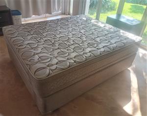 Heavy duty queen bed and base
