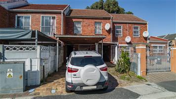 Townhouse For Sale in Westridge
