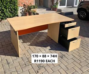 OFFICE DESK WITH DRAWER CABINET