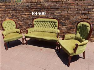 Queen Anne Sofa With 2 Arm Chairs Junk Mail