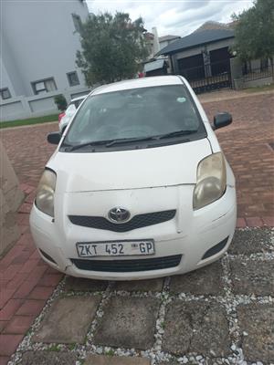 2010 Toyota yaris for SALE