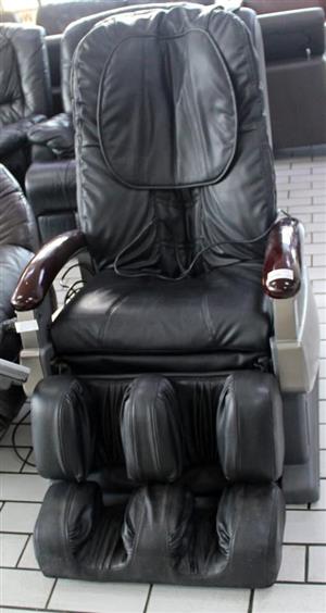 BLACK LEATHER  MASSAGE CHAIR WITH REMOTE S065037A
