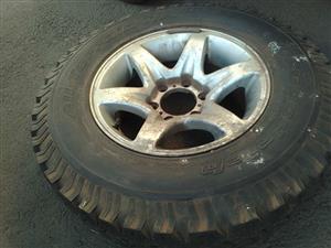 Isuzu KB250 old bakkie rim n tyer 16 inche still in good condition for sale