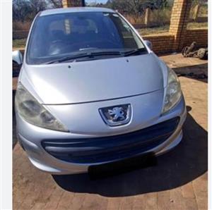 Am stripping Peugeot 306 for parts   