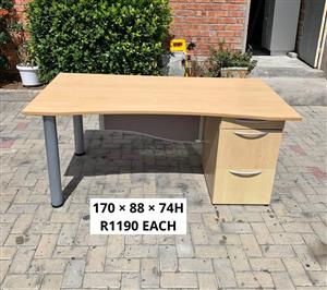 OFFICE DESKS WITH DRAWERS