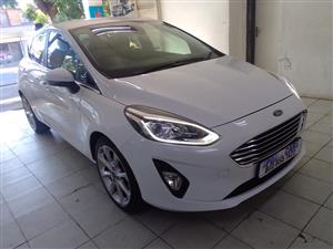 2021 FORD Fiesta 1.0T EcoBoost Auto white color PDC Sensors  Reverse Camera  Keyless  16000km
