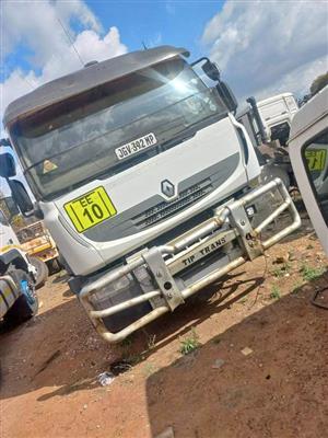 Renault Premium lander trucks stripping for parts