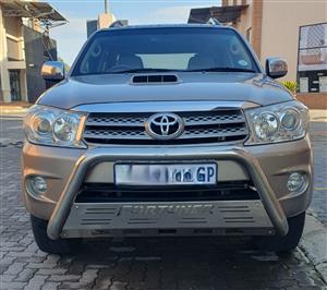 2011 TOYOTA FORTUNER 3.0 D4D FULL SERVICE HISTORY 