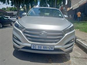 2016 Hyundai Tucson 2.0  79000km Manual  Petrol  Silver Color  spare key Reverse camera