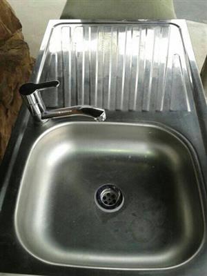 Single sink with mixer