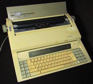Vintage Electronic Typewriter - brother CE-700