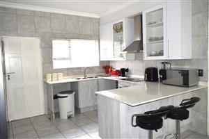 Modern 3 bedroom property for sale in Helderwyk.