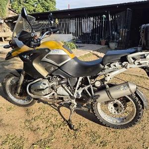 2004 BMW R1200GS.