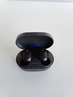 Wireless earphones (pods)