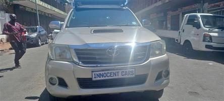 2012 TOYOTA HILUX 3.0 D4D DIESEL MANUAL 4X2. DOUBL CAB, SILVER GOLD COLOR,