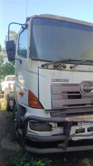 2009 Hino 700  57 450