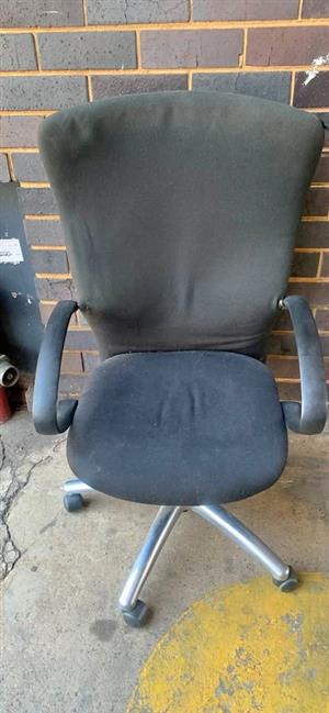 Office chair  280 Steve Biko road  Gezina  PTA Wattsup  Calls 