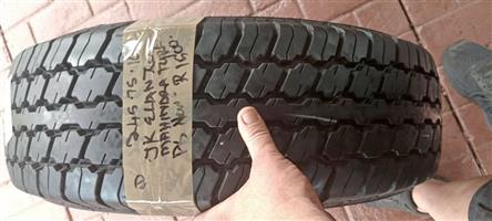 1x Mahindra tyre Elanzo