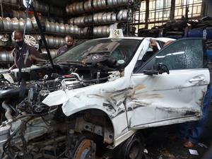 STRIPPING MERC C200 CGI BE AVANTGARDE WHITE 2011 FOR SPARES