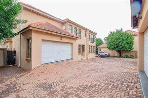 House For Sale in Valley View