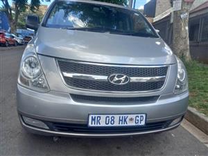 2014 Hyundai H1 Bus 2.5 Diesel  Automatic Grey Color  9seater Leather Seats.  106000kms 