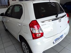 2014 TOYOTA ETIOS HATCH 1.5XS MANUAL WHITE COLOR PETROL 
