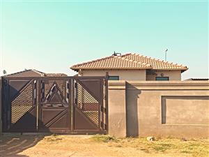House Rental Monthly in Dawn Park