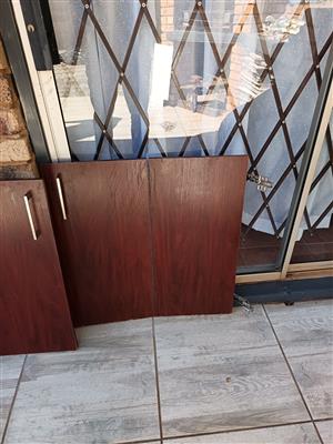 Selling Kitchen cupboards 