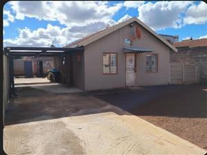 House For Sale in Lenasia Ext 13
