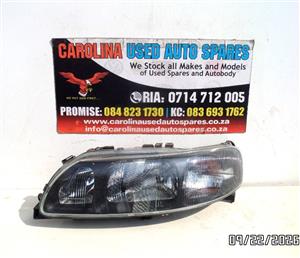 Volvo V70/XC70 left side headlight (2001-2004)