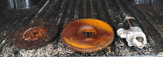 ADE 352 Flywheel, clutch, starter and sump.