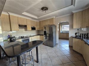 Luxurious Family Home to Let – Style, Space & Sophistication Near Carnival Ma