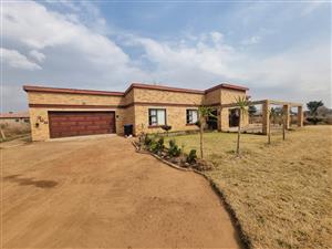 House for sale in the peaceful riverside town of Vaaloewer