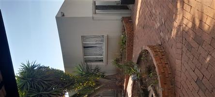 Cottage available in Northcliff 
