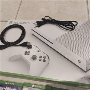 Xbox one s 1tb complete console  Includes x1 controller