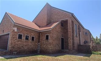 House For Sale in Die Hoewes