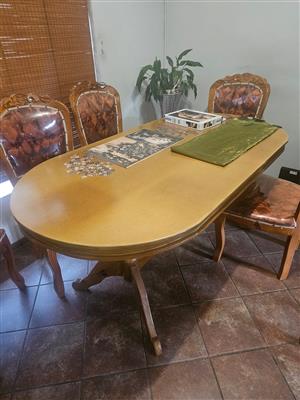 Dining table with 6 chairs 