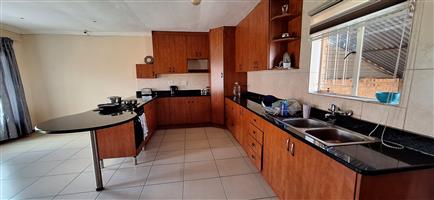 SIMPLE AND AFFORDABLE 2 BEDROOM TOWNHOUSE AVAILABLE FOR SALE IN REYNO RIDGE.