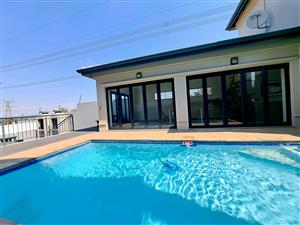 Modern air bnb ready lifestyle estate in prime location