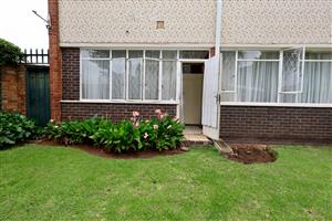 Spacious 2-Bed, 1-Bath Ground Floor Apartment in Retro Benoni