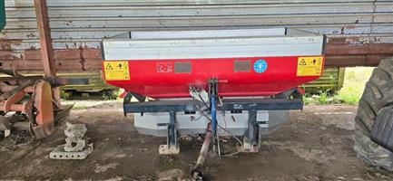 2018 KVERNELAND FERT SPREADER RO-M