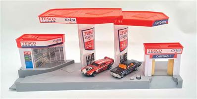 Tesco Extra Gas station Car wash and Convince store has lights and sound with 2 Hotwheel car's